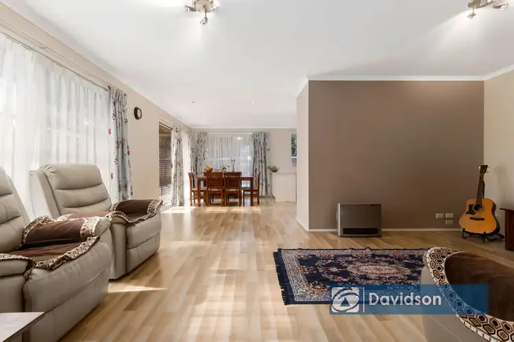 52 Daintree Drive, Wattle Grove NSW 2173