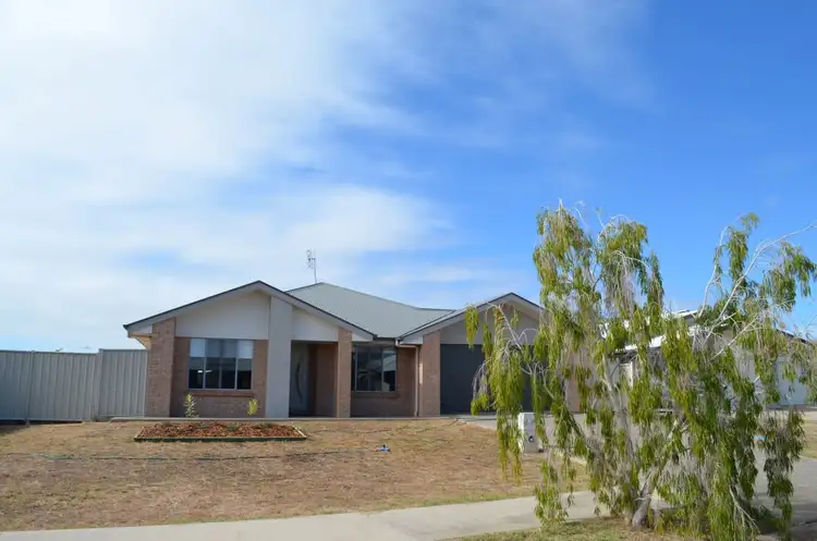 16 Newman Drive, Emerald QLD 4720
