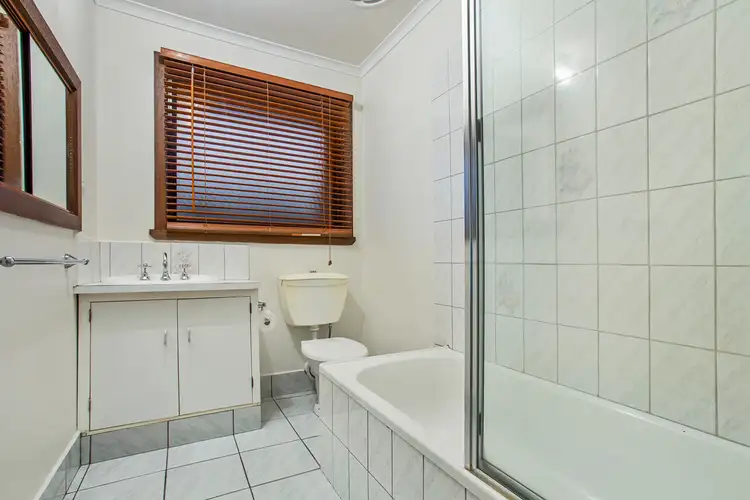 Fifth view of Homely house listing, 9 Diane Close, Pakenham VIC 3810