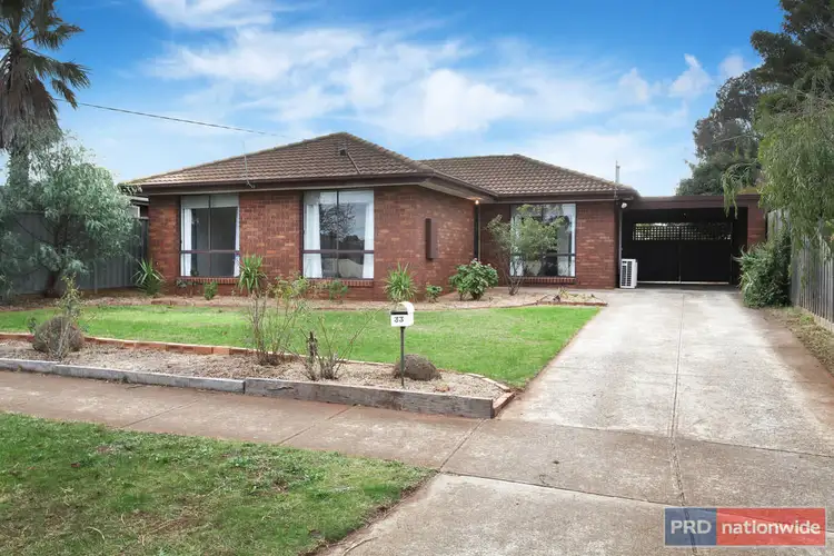 33 Lachlan Road, Melton South VIC 3338