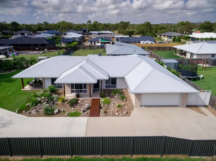 16b Ronaldo Way, Urangan QLD 4655