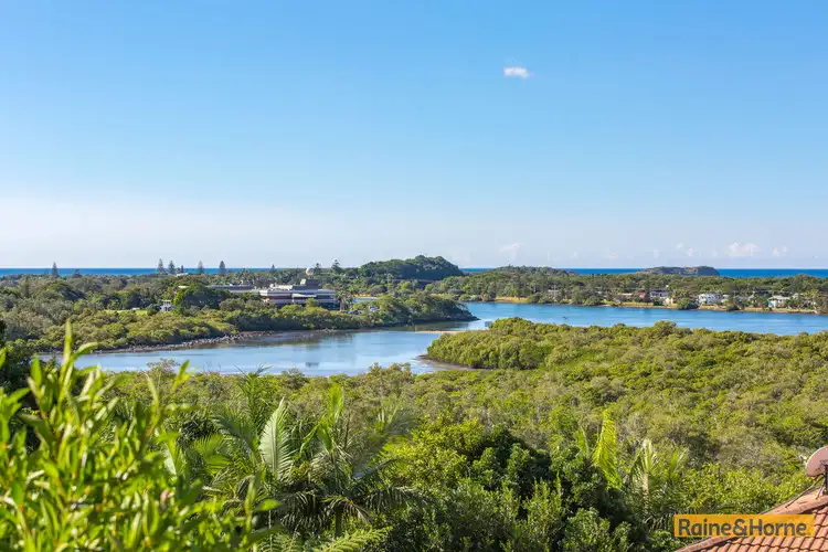 1 Dolphin Place, Banora Point NSW 2486