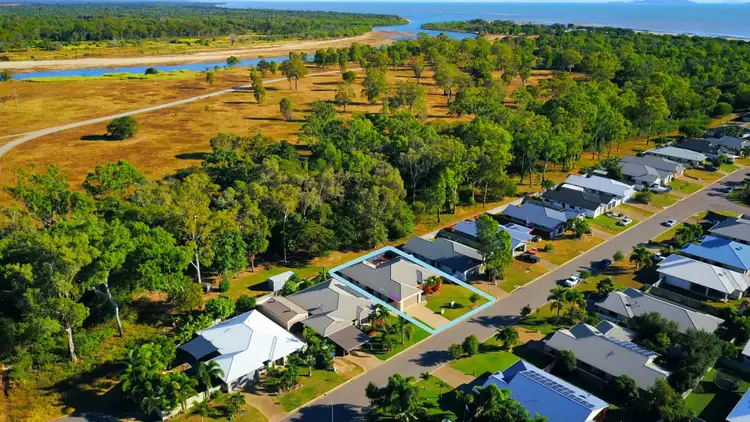 21 Eshelby Street, Bushland Beach QLD 4818