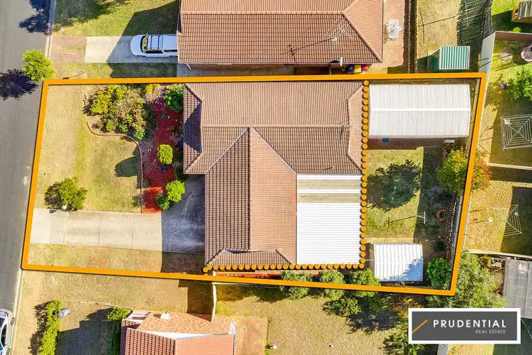8 Valentine Place, Rosemeadow NSW 2560