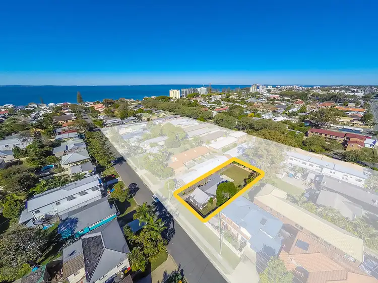 37 Shields St, Redcliffe QLD 4020
