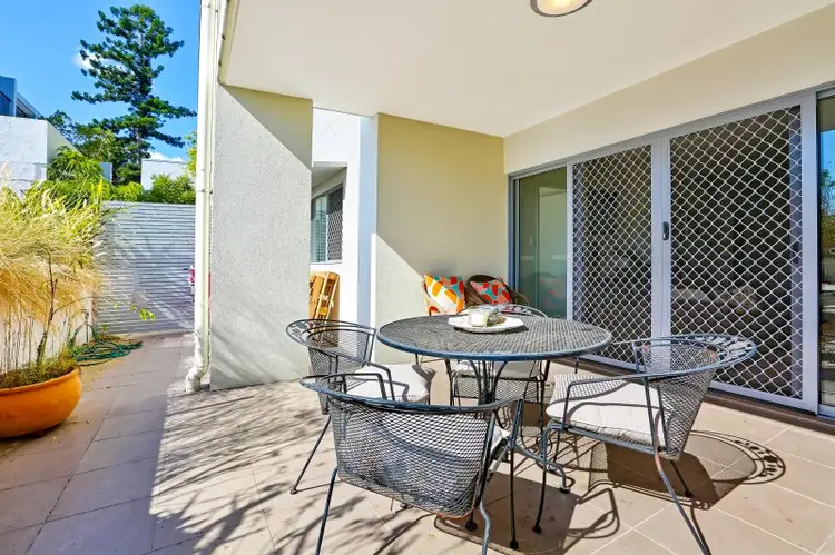 Main view of Homely apartment listing, 4/6 Lockhart Street, Woolloongabba QLD 4102