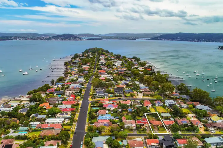 7 Florence Avenue, Point Frederick NSW 2250