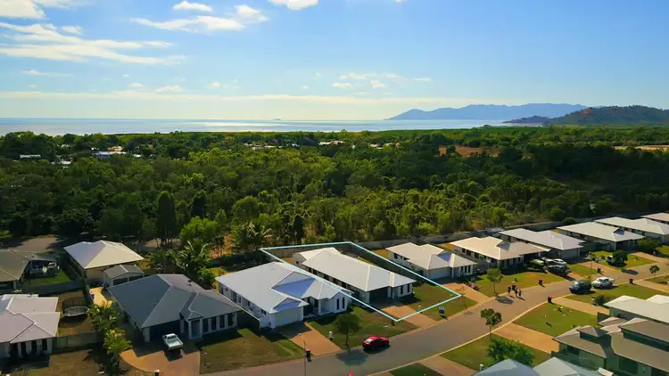 8 Kirrama Court, Bushland Beach QLD 4818