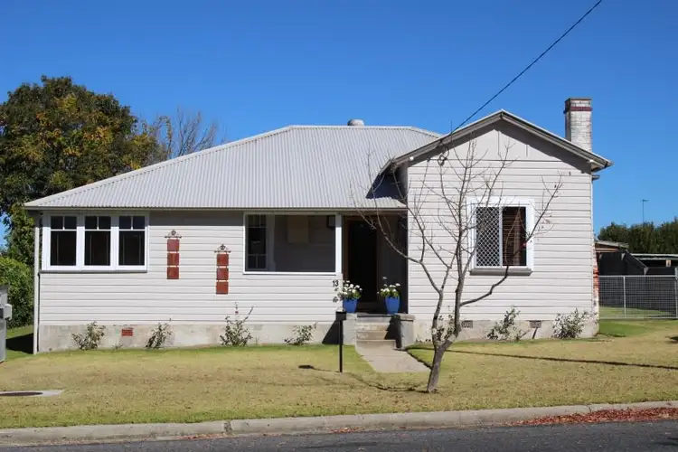 13 Molesworth Street, Tenterfield NSW 2372