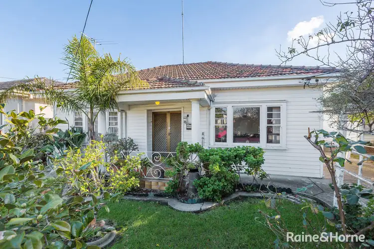 43 Laurie St, Newport VIC 3015