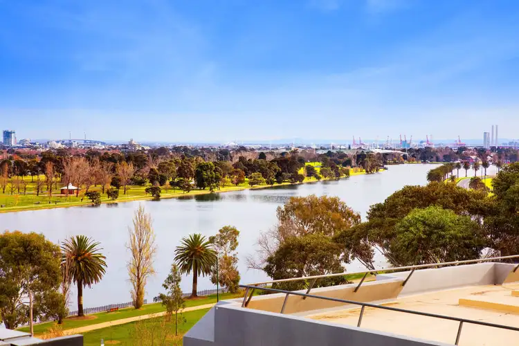 818/74 Queens Road, Melbourne VIC 3004