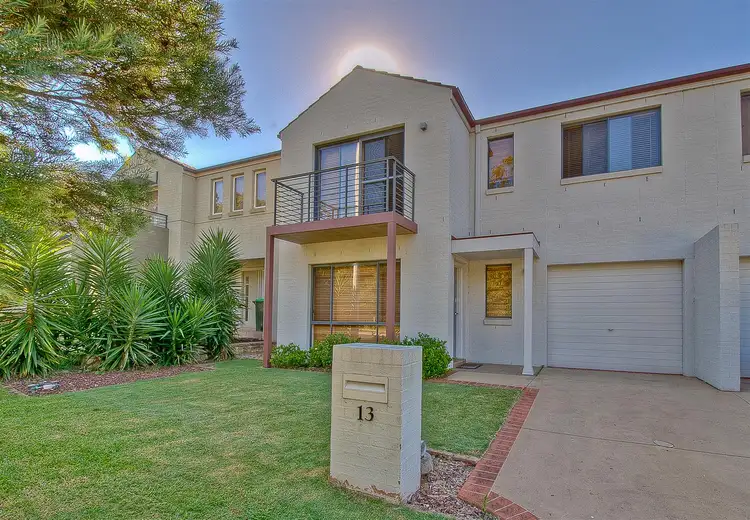 13 Hillsborough Cres, Glenfield NSW 2167