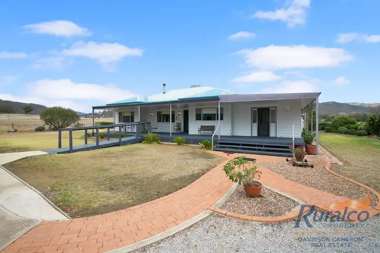 "Balaka" 42 Tanglewood Road, Kootingal NSW 2352