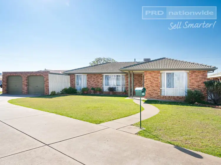 15 Bamarook Crescent, Glenfield Park NSW 2650