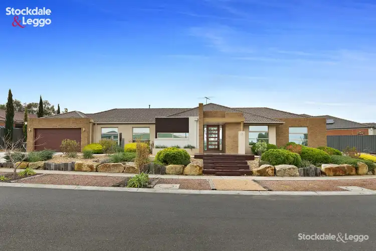 17 Ellenborough Crescent, Manor Lakes VIC 3024