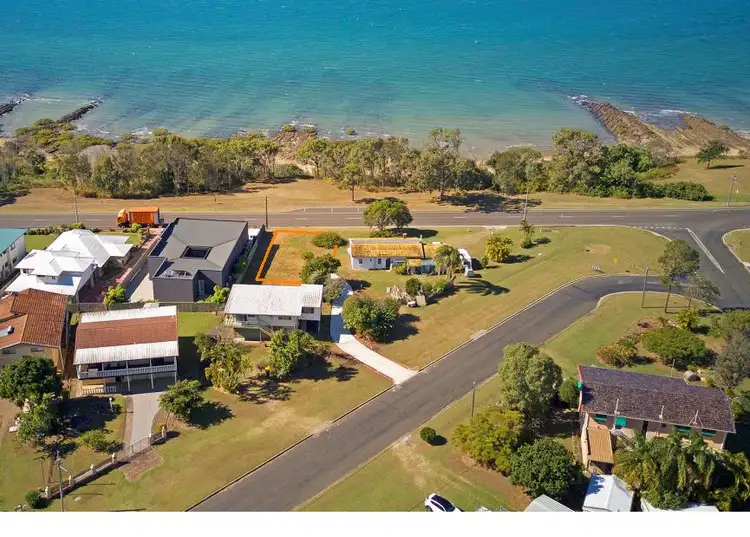 108 Esplanade, Point Vernon QLD 4655
