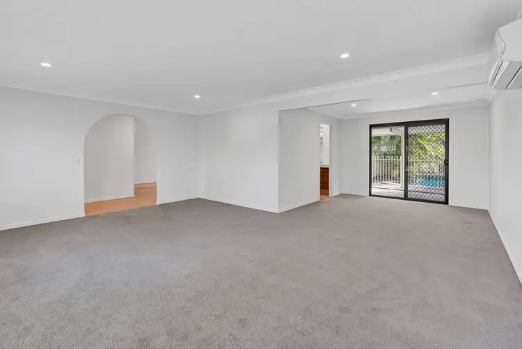 7 Whitehead Drive, Burleigh Waters QLD 4220