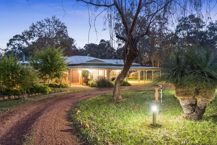 690 Sunset Way, Stoneville WA 6081