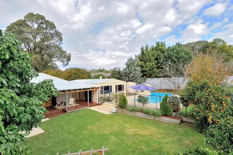 13 Nichol Street, Mundaring WA 6073