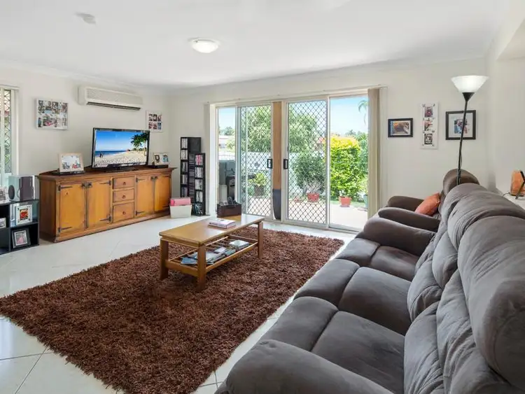 2/157 Whiting Street, Labrador QLD 4215