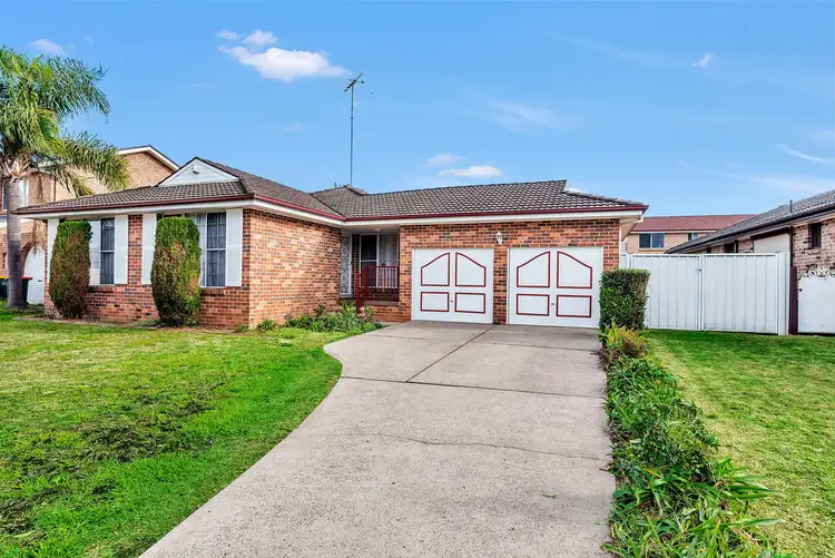 5 Hawthorn Street, St Johns Park NSW 2176