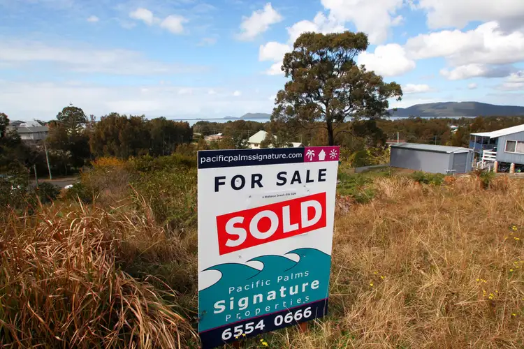 6 Wallaroo Street, Coomba Park NSW 2428