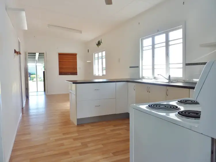 31 Ocean St, Torquay QLD 4655