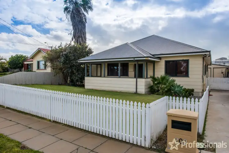202 Shenton Street, Beachlands WA 6530