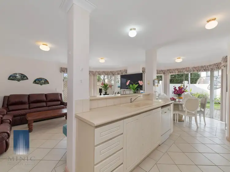 Sixth view of Homely townhouse listing, 2/438 Riverton Drive East, Riverton WA 6148