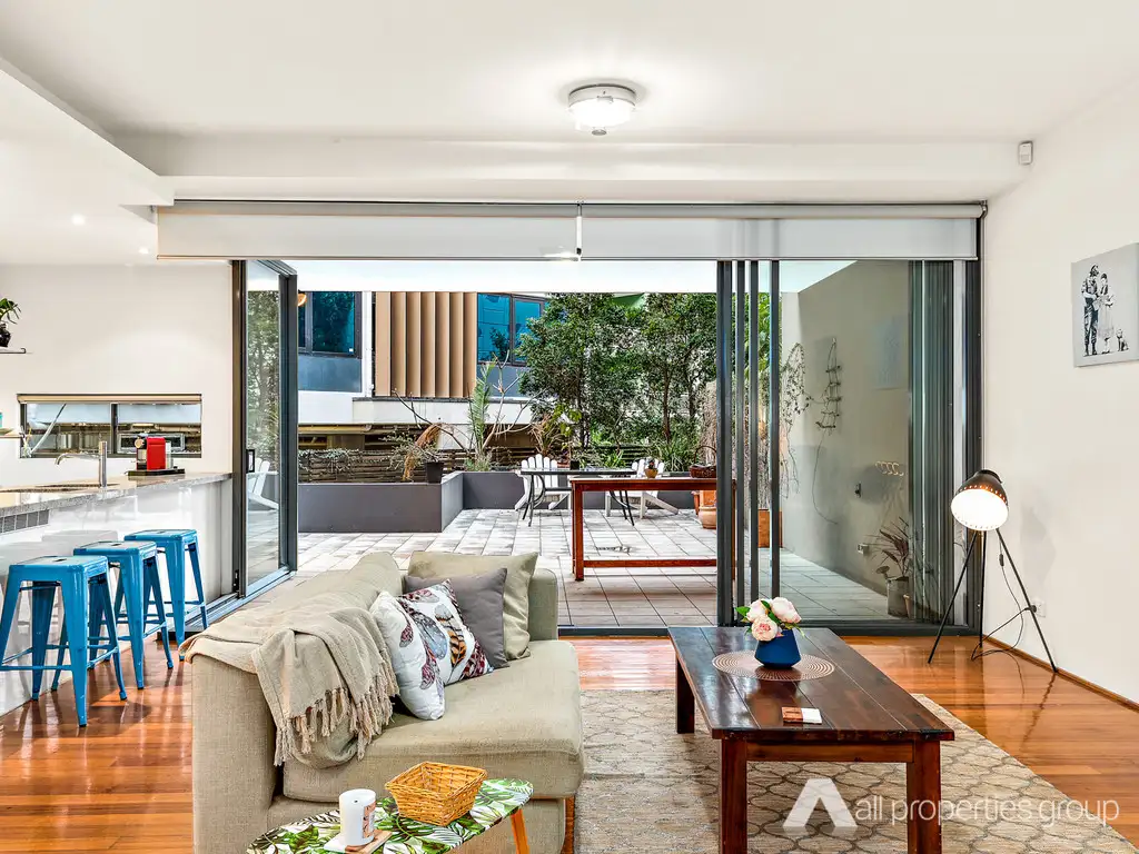 Main view of Homely unit listing, 301/5 Manning Street, South Brisbane QLD 4101