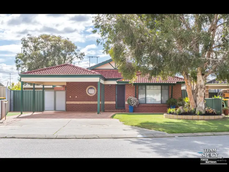 11 Woodrow Court, Queens Park WA 6107