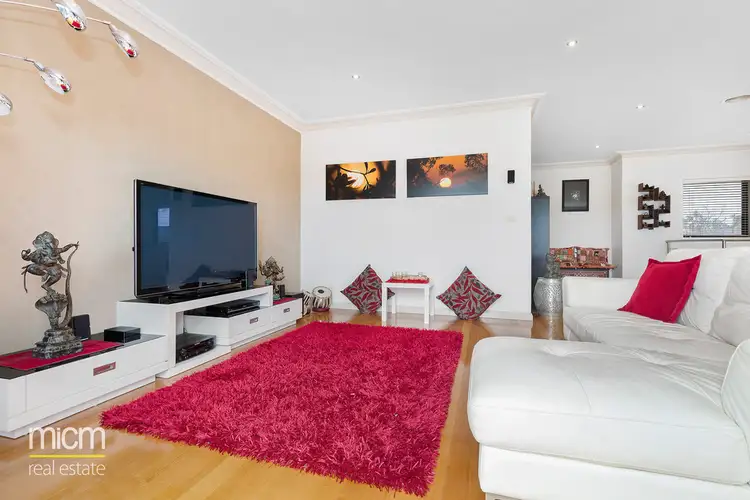 9/2 Sandlewood Lane, Point Cook VIC 3030