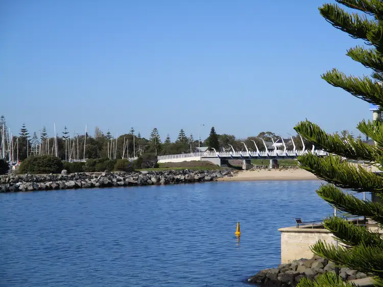 13/7 Jetty Road