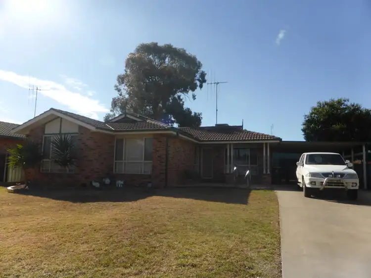 8 Ebelina Crescent, Parkes NSW 2870