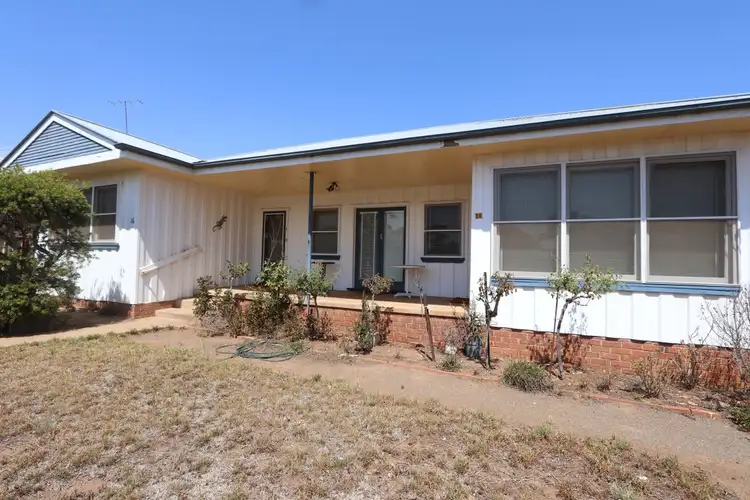 16 DeBoos Street, Barmedman NSW 2668