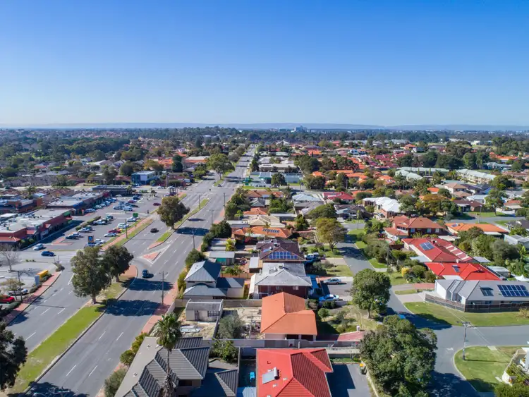 Second view of Homely house listing, 32 Davies Crescent, Kardinya WA 6163