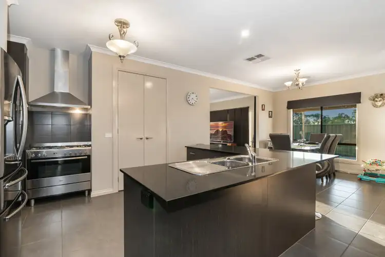 Fifth view of Homely house listing, 6 Montana Place, Kangaroo Flat VIC 3555