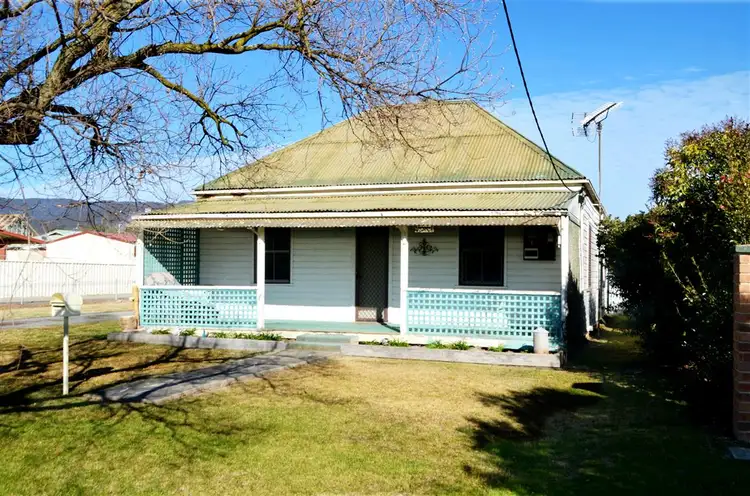 127 Russell Street, Tumut NSW 2720