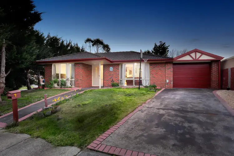 9 DOUGLAS COURT, Cranbourne West VIC 3977