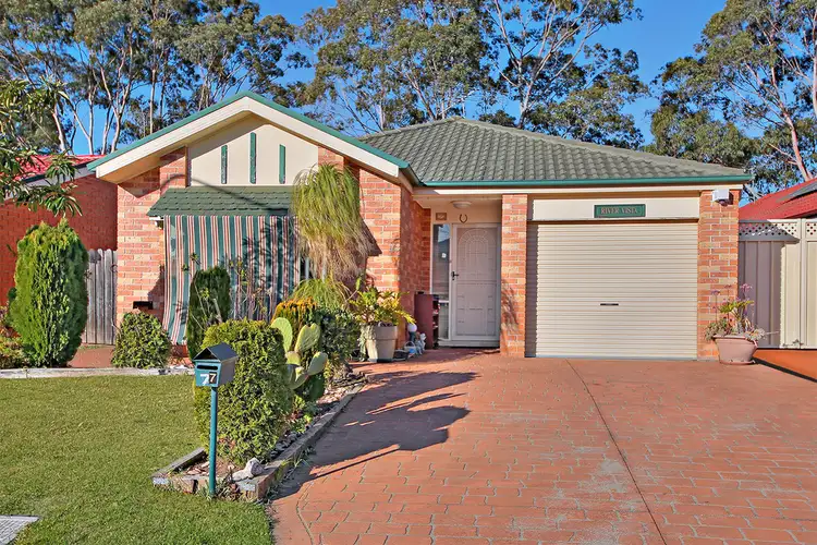 7 Corryton Court, Wattle Grove NSW 2173
