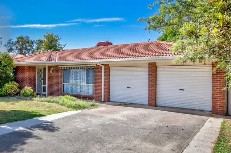 Second view of Homely house listing, 5 Kiewa Valley Court, Tangambalanga VIC 3691
