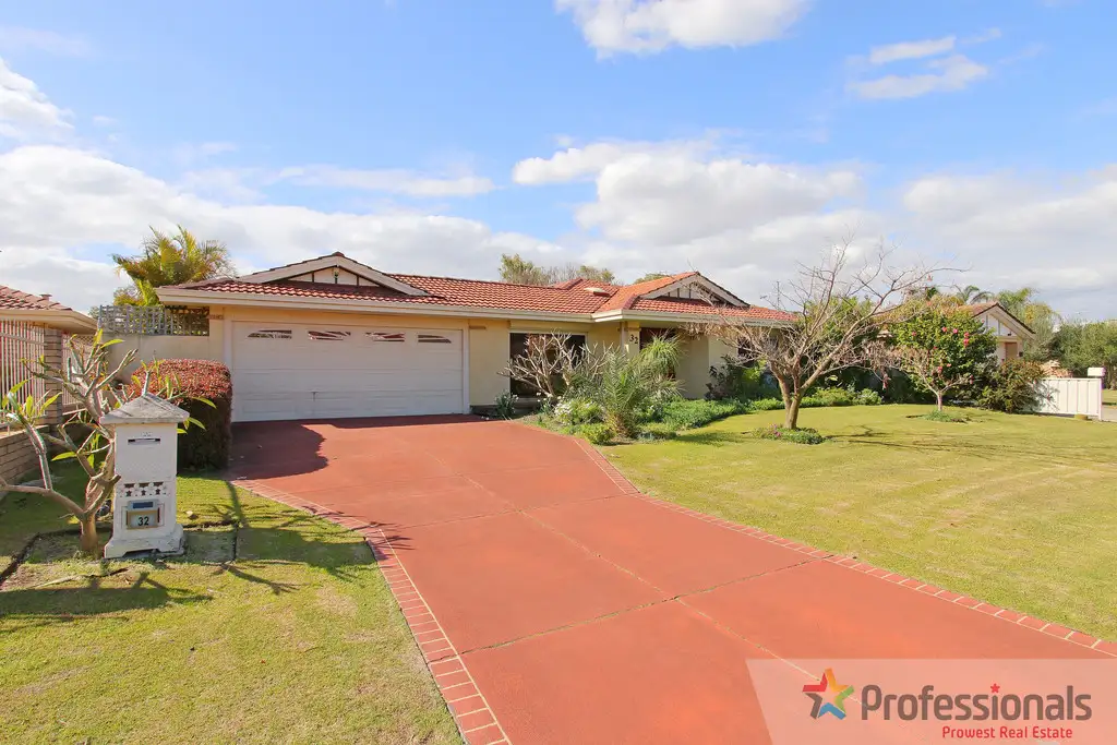 Main view of Homely house listing, 32 Merrifield Circle, Leeming WA 6149