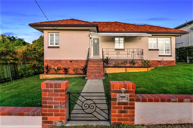 19 Hilltop Avenue, Annerley QLD 4103