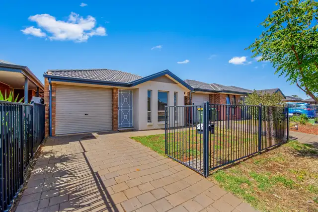 83 Admiralty Crescent