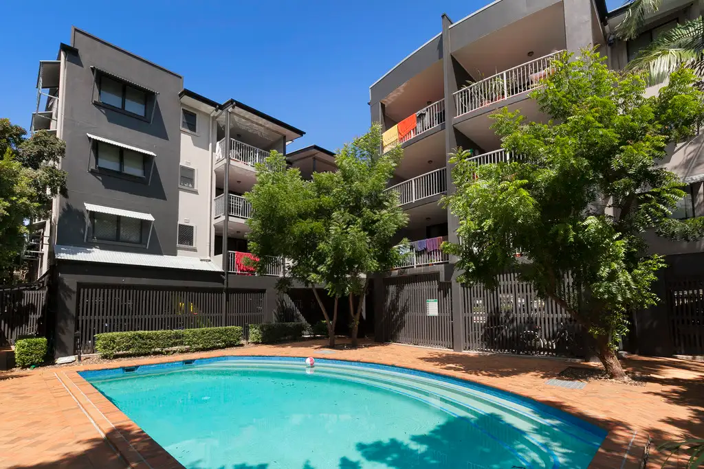 Main view of Homely apartment listing, 5/106 Linton Street, Kangaroo Point QLD 4169