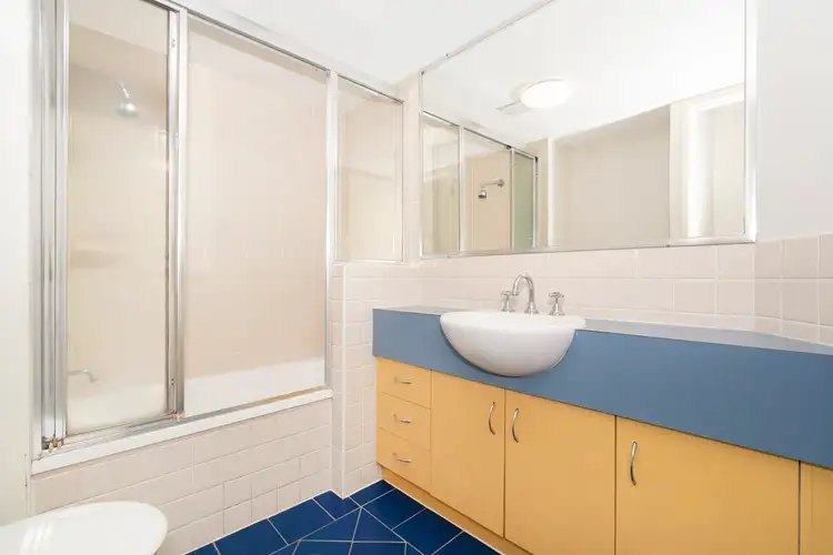 Seventh view of Homely apartment listing, 5/106 Linton Street, Kangaroo Point QLD 4169