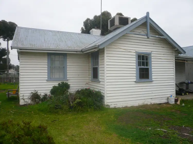 9 Molyneaux Street, Warracknabeal VIC 3393