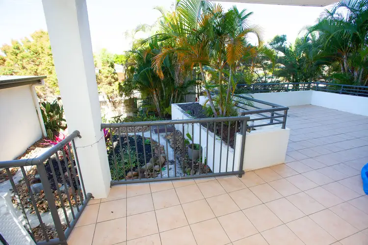 1/4 Proud Street, Labrador QLD 4215