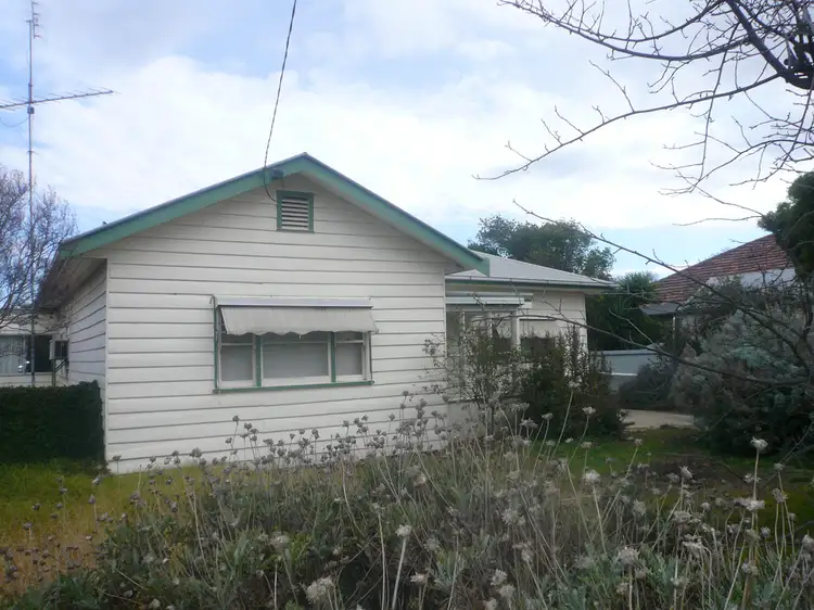 2 Thomas Street, Warracknabeal VIC 3393