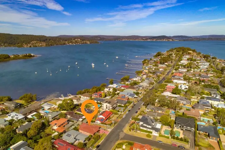 149 Albany Street, Point Frederick NSW 2250